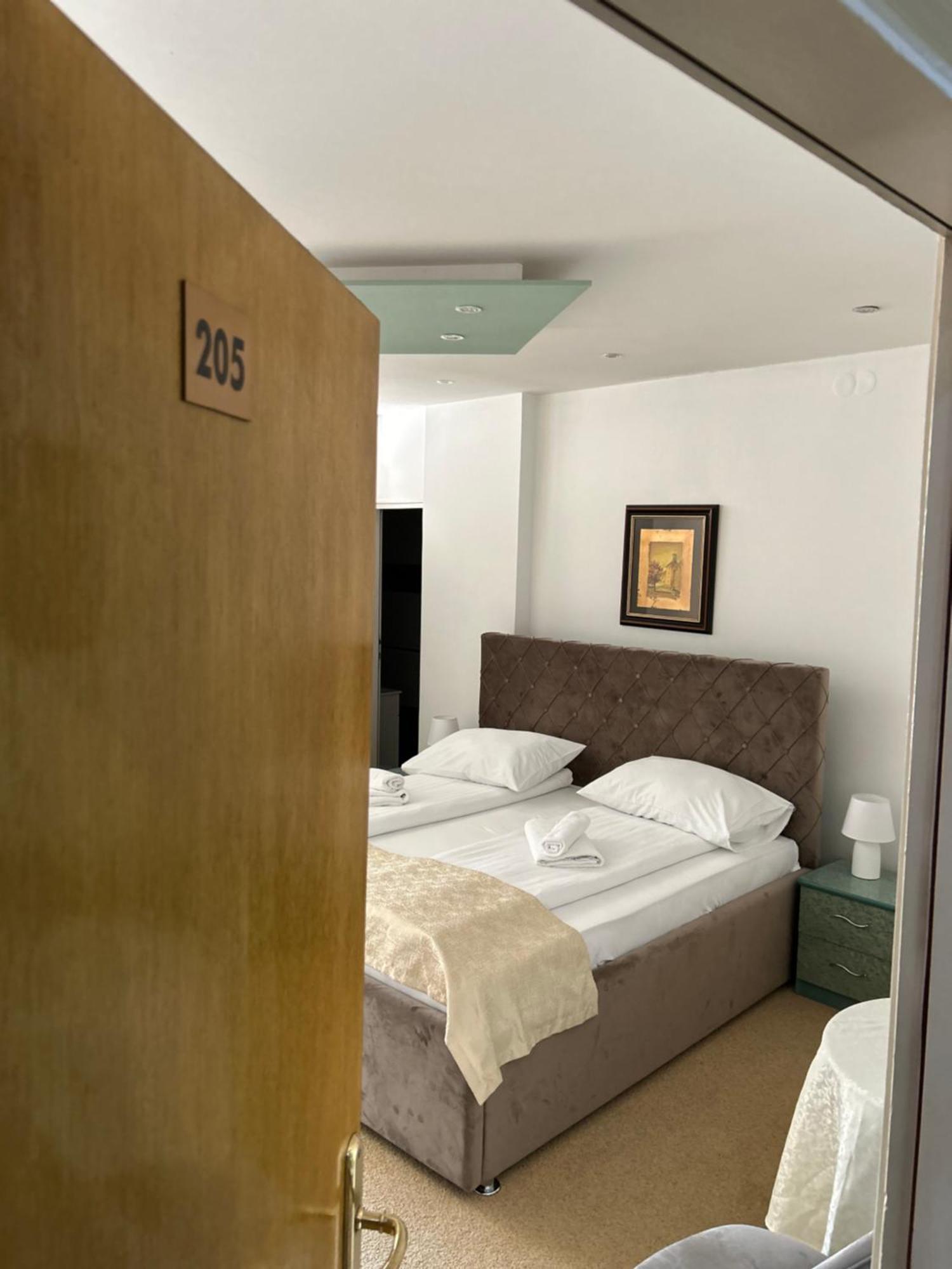 Hotel Martini Zagreb Hotel And Restaurant Sesvete Luaran gambar