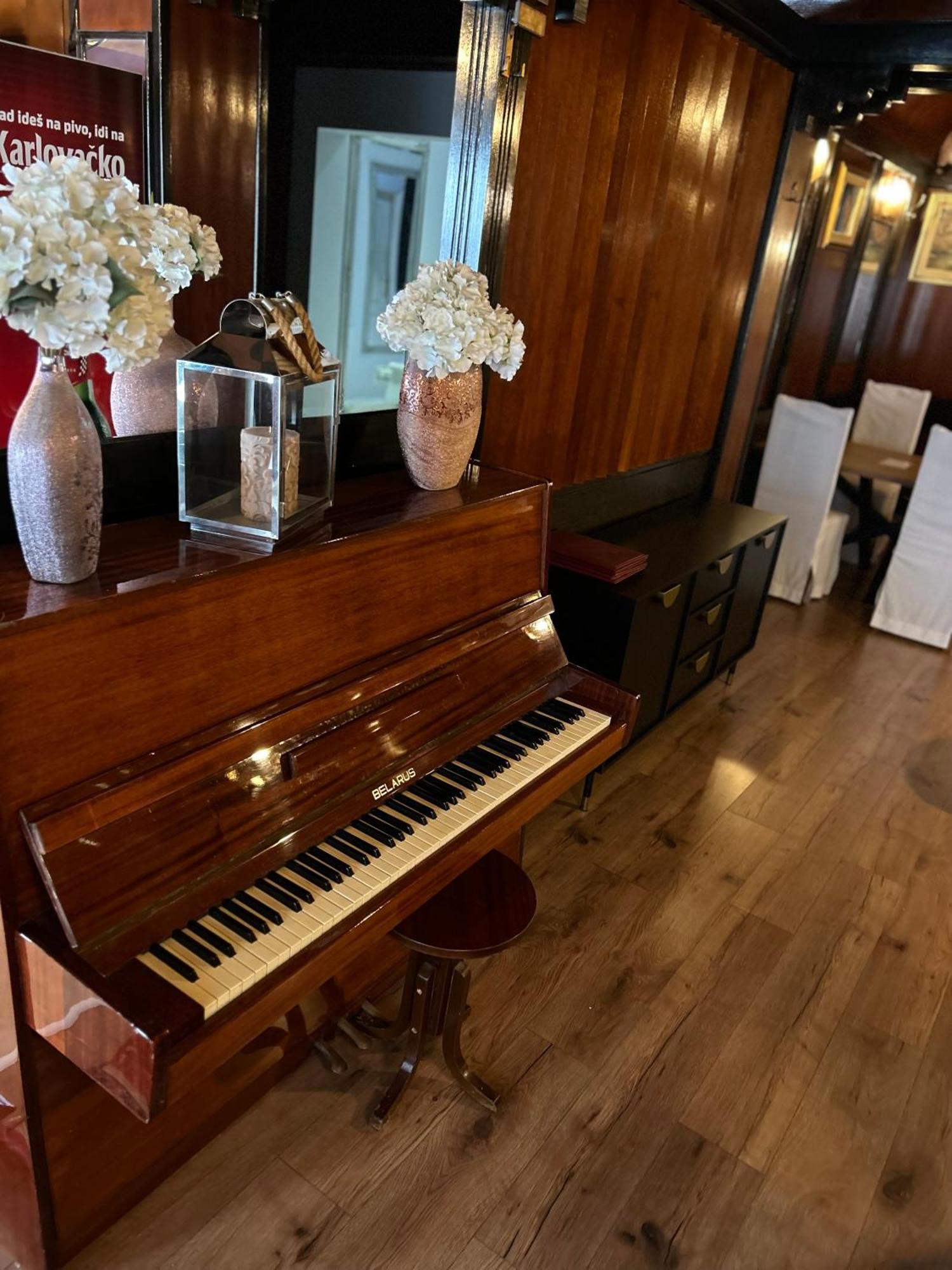 Hotel Martini Zagreb Hotel And Restaurant Sesvete Luaran gambar